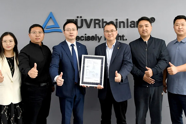 鈣鈦礦進入“三維”時代——協(xié)鑫光電獲得TüV萊茵IEC 61215和IEC 61730認證